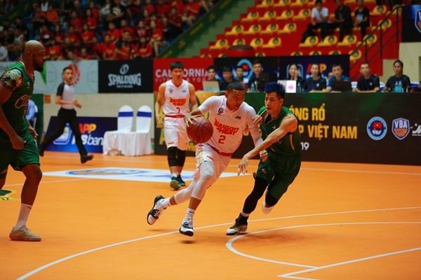Đương kim vô địch VBA Cantho Catfish quật ngã Saigon Heat