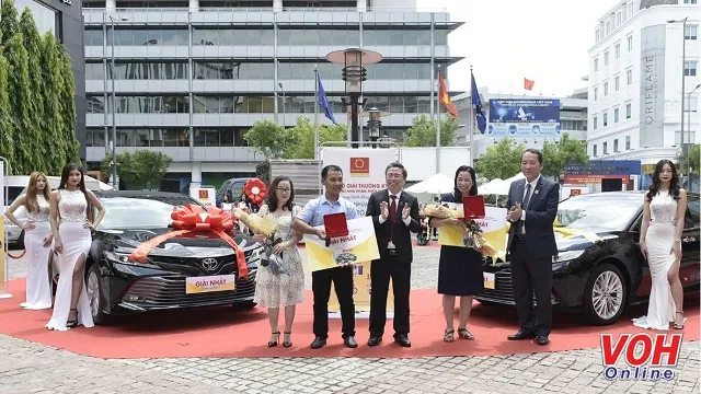 Nhiều đại lý, người tiêu dùng Hoa Sen trúng thưởng lớn