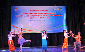 Liên hoan văn nghệ và ẩm thực các nước