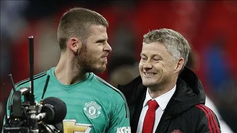 HLV Solskjaer tiết lộ tương lai De Gea