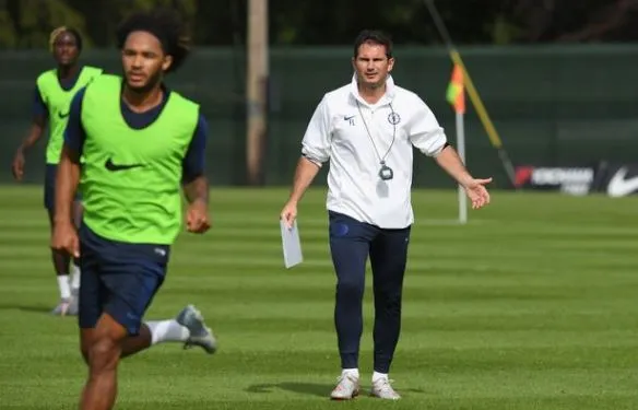 Bỏ mặc nghi ngờ, trụ cột Chelsea hết lời ca ngợi Lampard