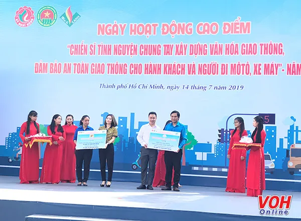 Chiến sĩ tình nguyện chung tay xây dựng văn hóa giao thông, đảm bảo an toàn giao thông