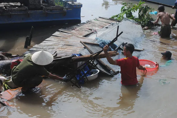 Sạt lở tại Đồng Tháp, 5 căn nhà đổ sập xuống sông