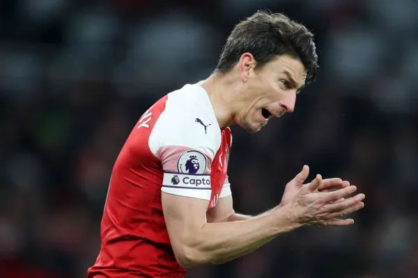 Làm xấu hình ảnh Arsenal, Koscielny vẫn được bênh vực