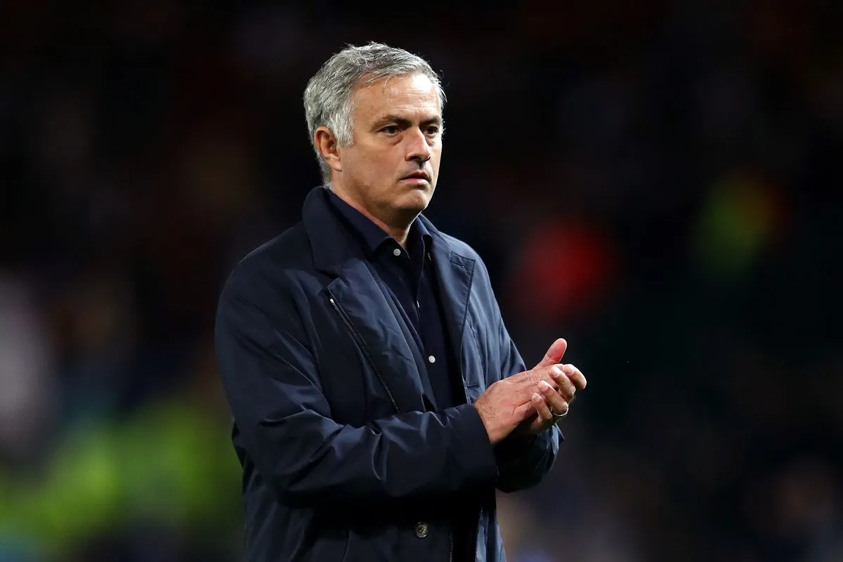 Tu luyện tiếng Đức, Mourinho chuẩn bị tái xuất ở Bundesliga?