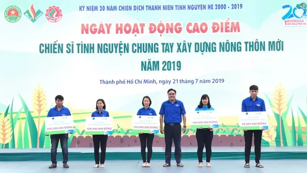 Ngày hoạt động cao điểm “Chiến sĩ tình nguyện chung tay xây dựng nông thôn mới” năm 2019