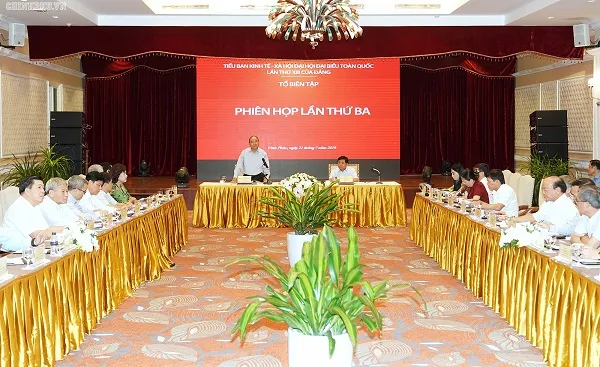 Thủ tướng dự phiên họp Tổ Biên tập thuộc Tiểu Ban Kinh tế - Xã hội Đại hội XIII của Đảng