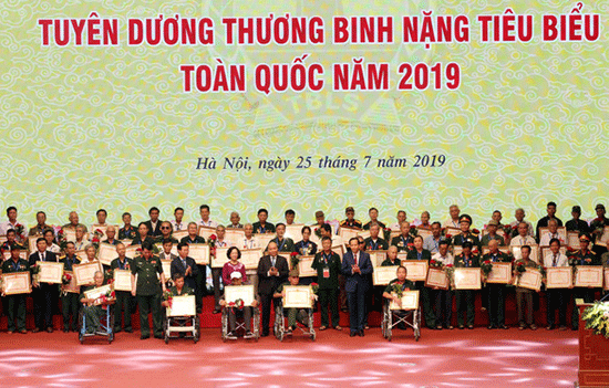 Thủ tướng dự lễ gặp mặt tuyên dương thương bệnh binh nặng tiêu biểu toàn quốc 2019