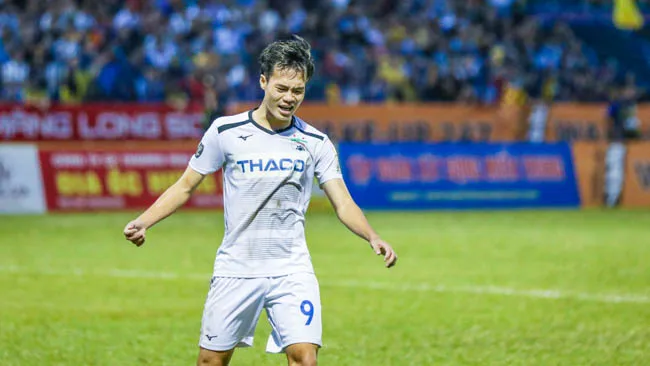 Văn Toàn bực tức vì sự vụng về của ngoại binh HAGL