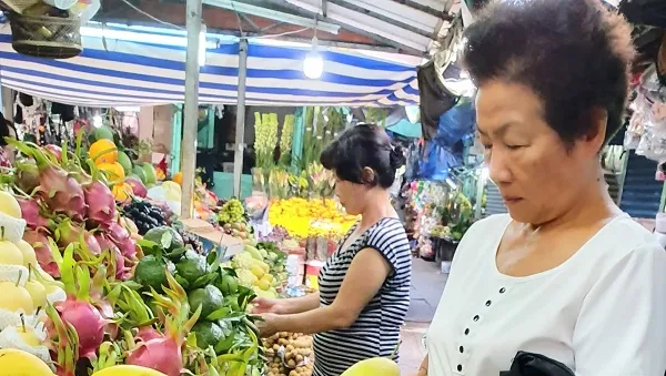 Giá cả thị trường hôm nay 1/8/2019: Một số rau, củ, quả giá vẫn cao