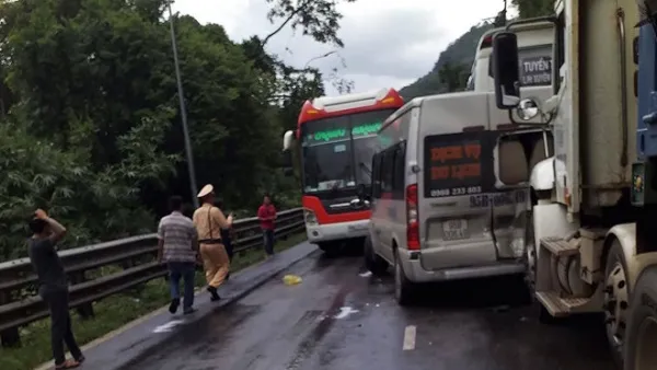 Tai nạn liên hoàn, đèo Bảo Lộc kẹt cứng nhiều giờ