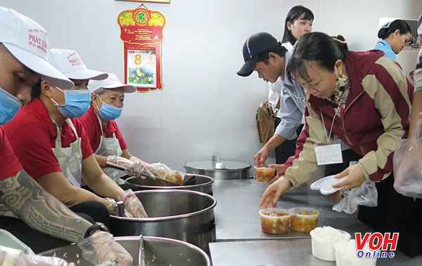 Bệnh viện Chợ Rẫy cung cấp khoảng 4.500 suất ăn miễn phí mỗi ngày