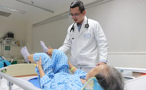 Cứu sống ngoạn mục cụ bà bị vỡ túi phình động mạch não