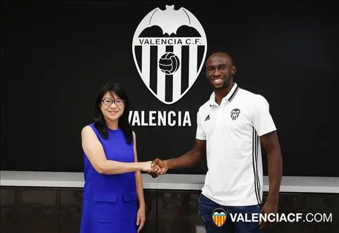 Man City chính thức chia tay Eliaquim Mangala