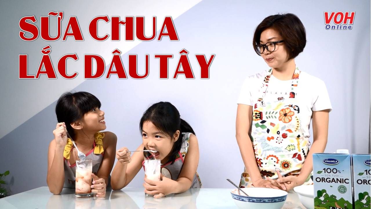 Cùng con vào bếp (Số 23): Sữa chua lắc dâu tây