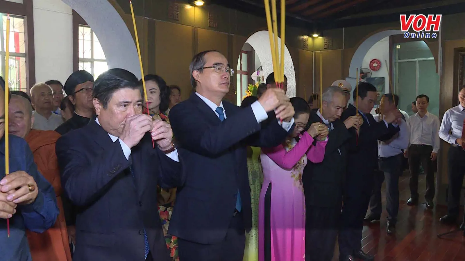 Đoàn lãnh đạo TPHCM dâng hương tưởng nhớ Chủ tịch Tôn Đức Thắng