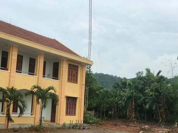 Tháo dỡ cột ăng ten cũ, 2 kỹ thuật Đài PT-TH huyện tử vong