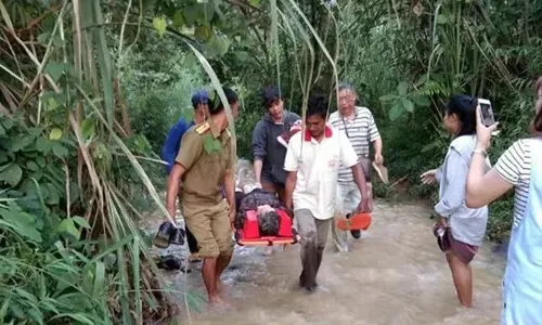 Xe buýt chở du khách Trung Quốc lao xuống khe núi ở Lào, ít nhất 14 người chết