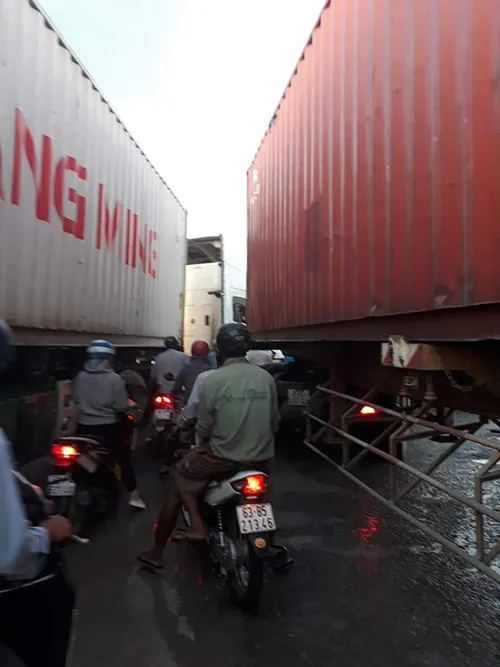 Xử lý nghiêm xe chở container không đảm bảo an toàn khi lưu thông