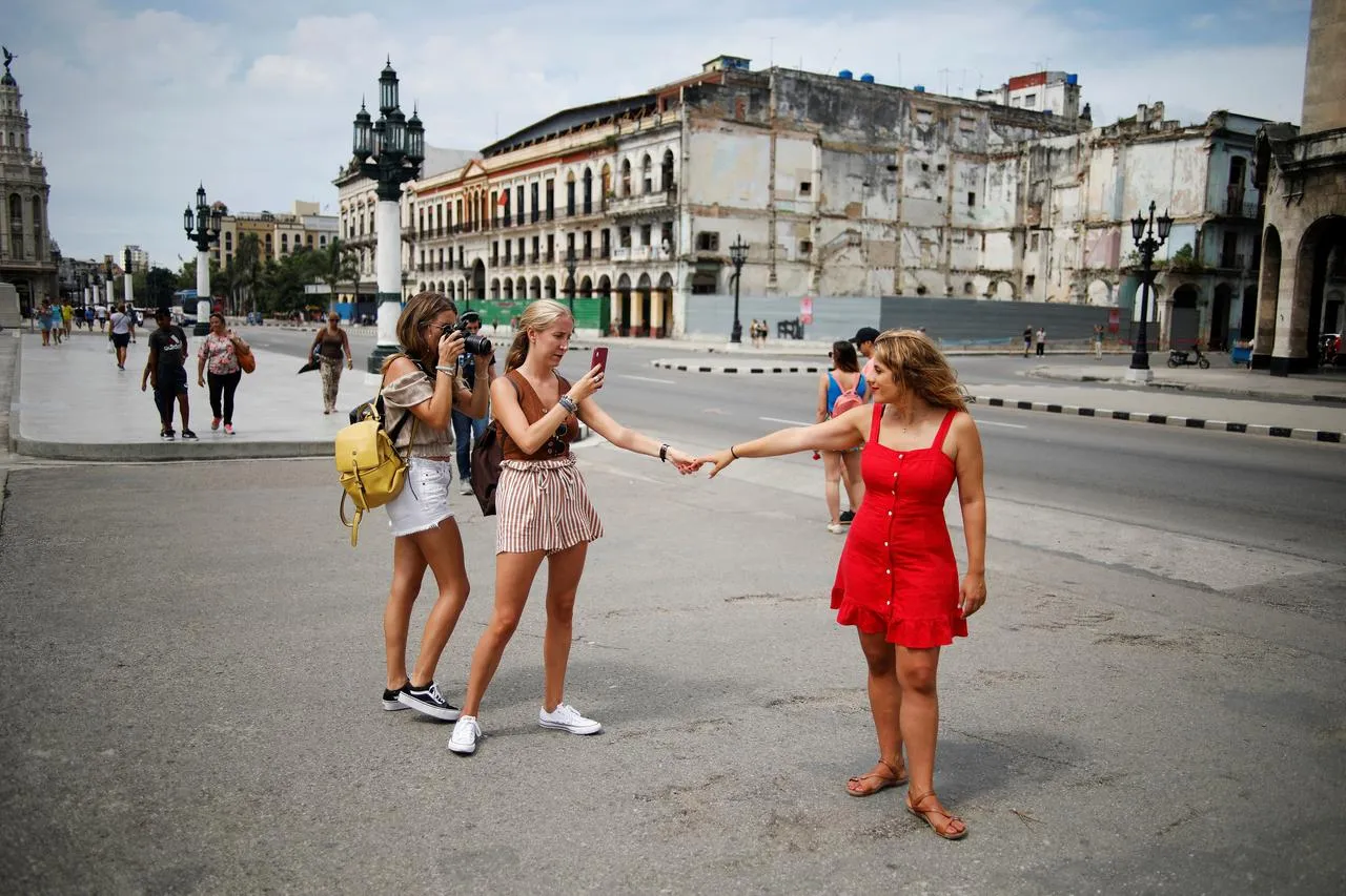 Khách du lịch đến Cuba sụt giảm đáng kể sau lệnh cấm của Mỹ