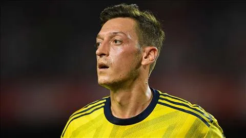 Mesut Ozil đưa ra những lời khuyên cho các cầu thủ trẻ