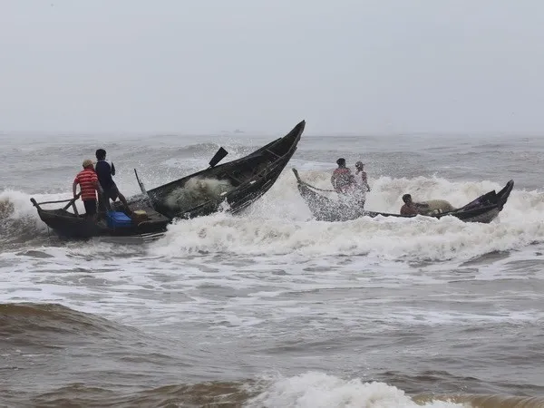 Tin bão gần biển Đông: Bão Bailu có khả năng mạnh thêm