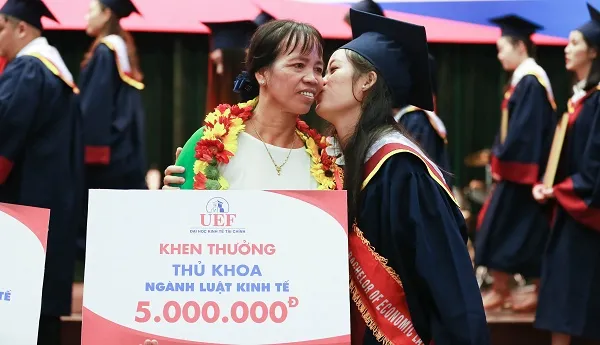 Sinh viên của UEF khoá 2015 tốt nghiệp: 100% đạt chuẩn IELTS 5.5