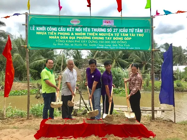 Xây cầu nối yêu thương tại ấp Bình Hội, xã Huyền Hội, huyện Càng Long, tỉnh Trà Vinh