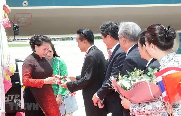 Chủ tịch Quốc hội đến Thái Lan bắt đầu tham dự Đại hội đồng AIPA 40