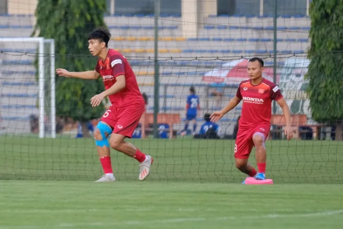 Cặp đôi Hoàng – Hậu tập cùng nhau, tràn đầy hy vọng ra sân trước Thái Lan