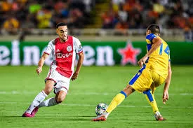 Lịch thi đấu bóng đá hôm nay ngày 28/8/2019: Ajax vs APOEL Nicosia