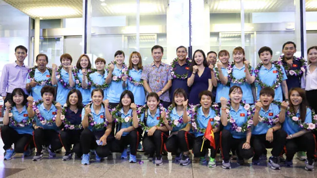 Khép lại hành trình vinh quang trên đất Thái, ĐT nữ Việt Nam trở về nước