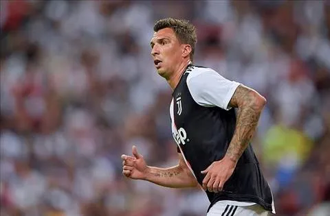 Tin chuyển nhượng 29/8: Mario Mandzukic có câu trả lời cho PSG