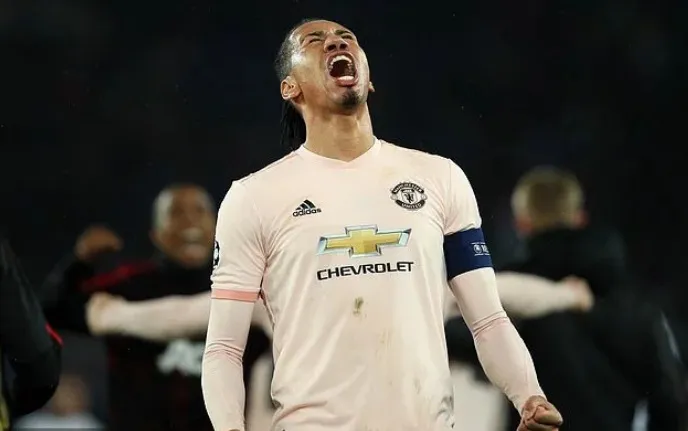 Nóng: MU tiết lộ bến đỗ mới của Chris Smalling