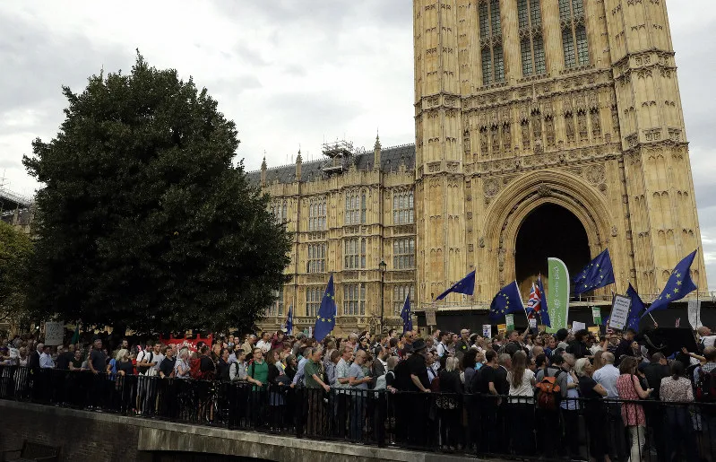 Thủ tướng Johnson đình chỉ Quốc hội trước Brexit, phe đối lập tố cáo âm mưu “đảo chính”