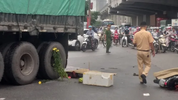 Tin tức tai nạn giao thông ngày 31/8/2019: Va chạm xe đầu kéo, cô gái trẻ tử vong thương tâm