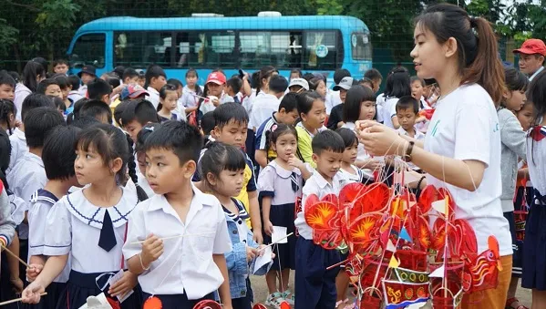 500 phần quà Trung thu sớm đến với trẻ em huyện Cần Giờ