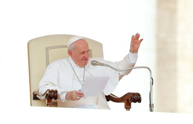 ‘Bão’ trên Twitter sau khi Giáo hoàng bị kẹt thang máy ở Vatican