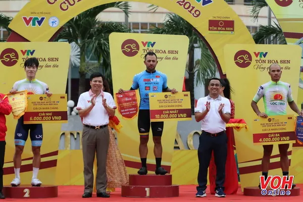 Jordan Parra đánh chiếm áo vàng sau 3 chặng