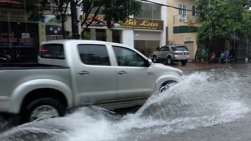 Áp thấp nhiệt đới gây mưa to, Quảng Trị có nhiều điểm sạt lở nghiêm trọng - Quảng Bình: 1 người chết