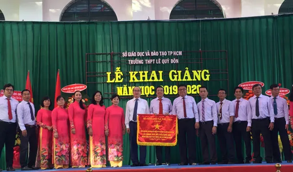 Bí thư Thành ủy TPHCM Nguyễn Thiện Nhân dự lễ khai giảng tại trường THPT Lê Quý Đôn