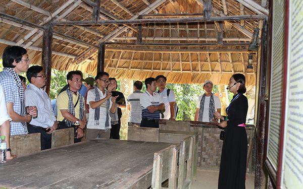 Đoàn báo chí-xuất bản TPHCM về thăm Khu di tích quốc gia đặc biệt An toàn khu Định Hóa