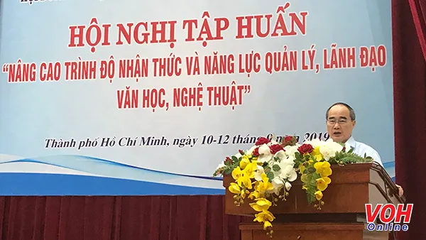 Nâng cao trình độ nhận thức và năng lực lãnh đạo, quản lý văn học nghệ thuật