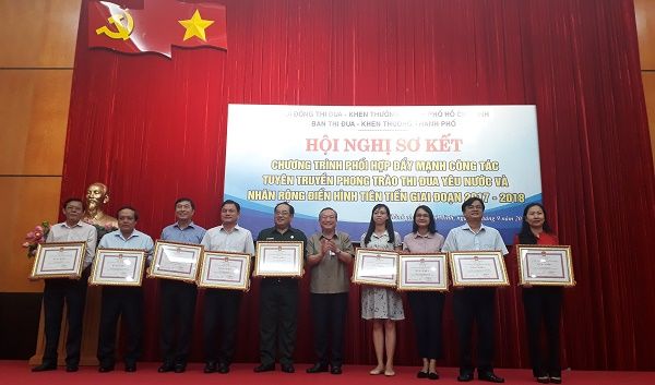 Tuyên truyền người tốt việc tốt: Hãy viết như kể một câu chuyện
