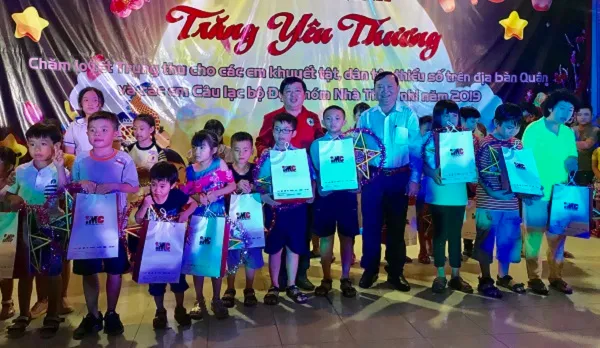Chương trình “Trăng yêu thương” dành cho 1.300 em nhỏ có hoàn cảnh khó khăn, trẻ khuyết tật