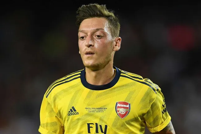 Ozil vẫn còn đường sống ở Arsenal