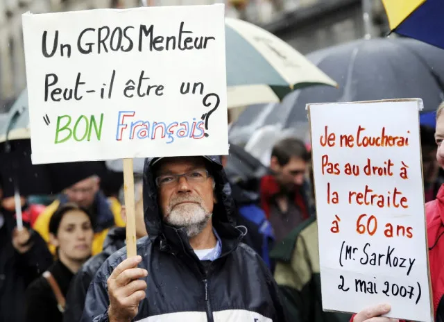 Công nhân bãi công phản đối cải cách lương hưu, giao thông Paris tê liệt