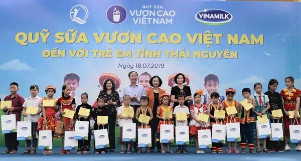Quỹ sữa Vươn Cao Việt Nam: ‘Để mọi trẻ em đều được uống sữa mỗi ngày’ 