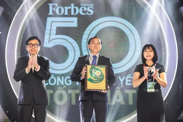 7 năm liên tục, Vinamilk được Forbes Việt Nam đánh giá là Công ty niêm yết tốt nhất Việt Nam