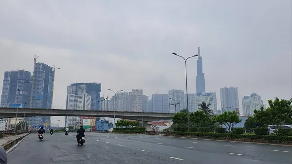 Vì sao sương mù tại TPHCM dày đặc? Ảnh hưởng gì đến sức khỏe?